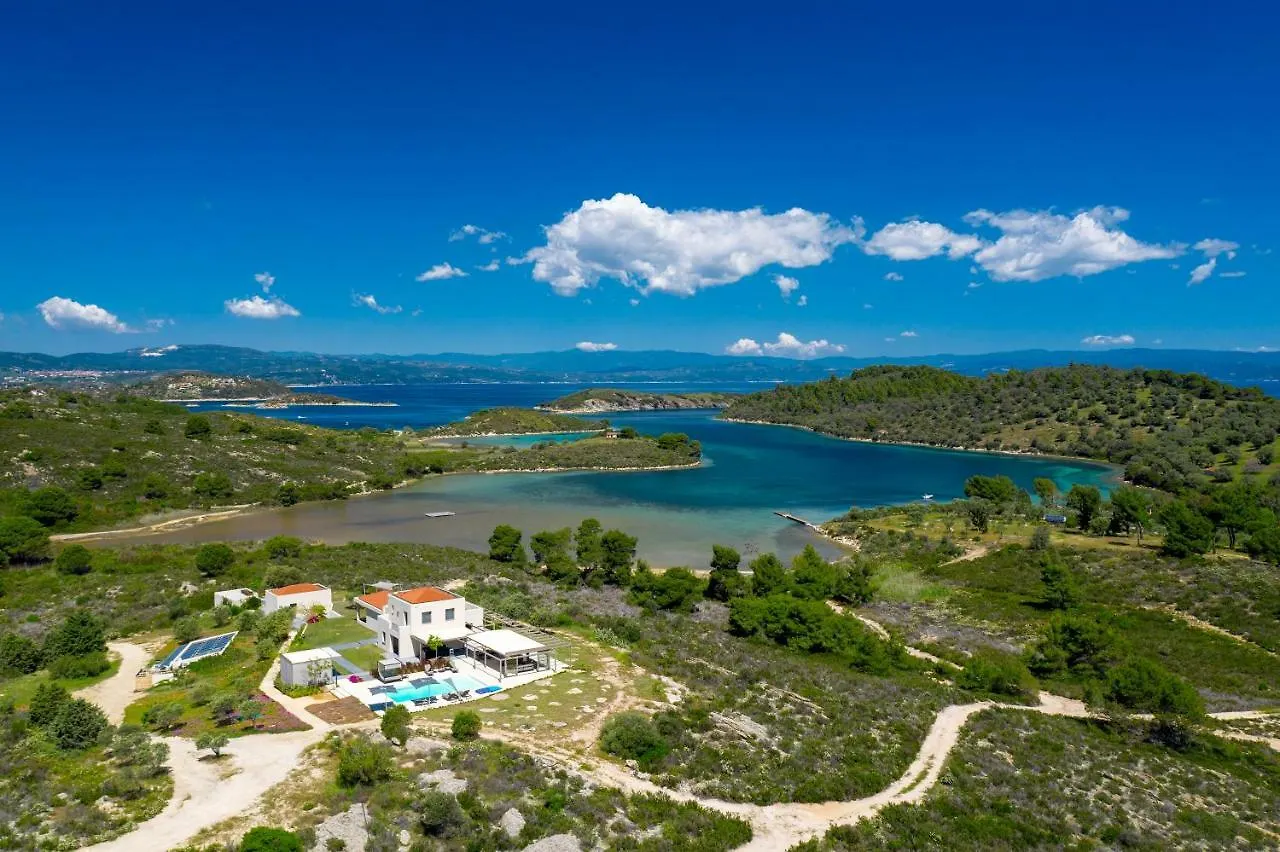 Boutique Hotel Diaporos Island - Treasure Cove 니키티