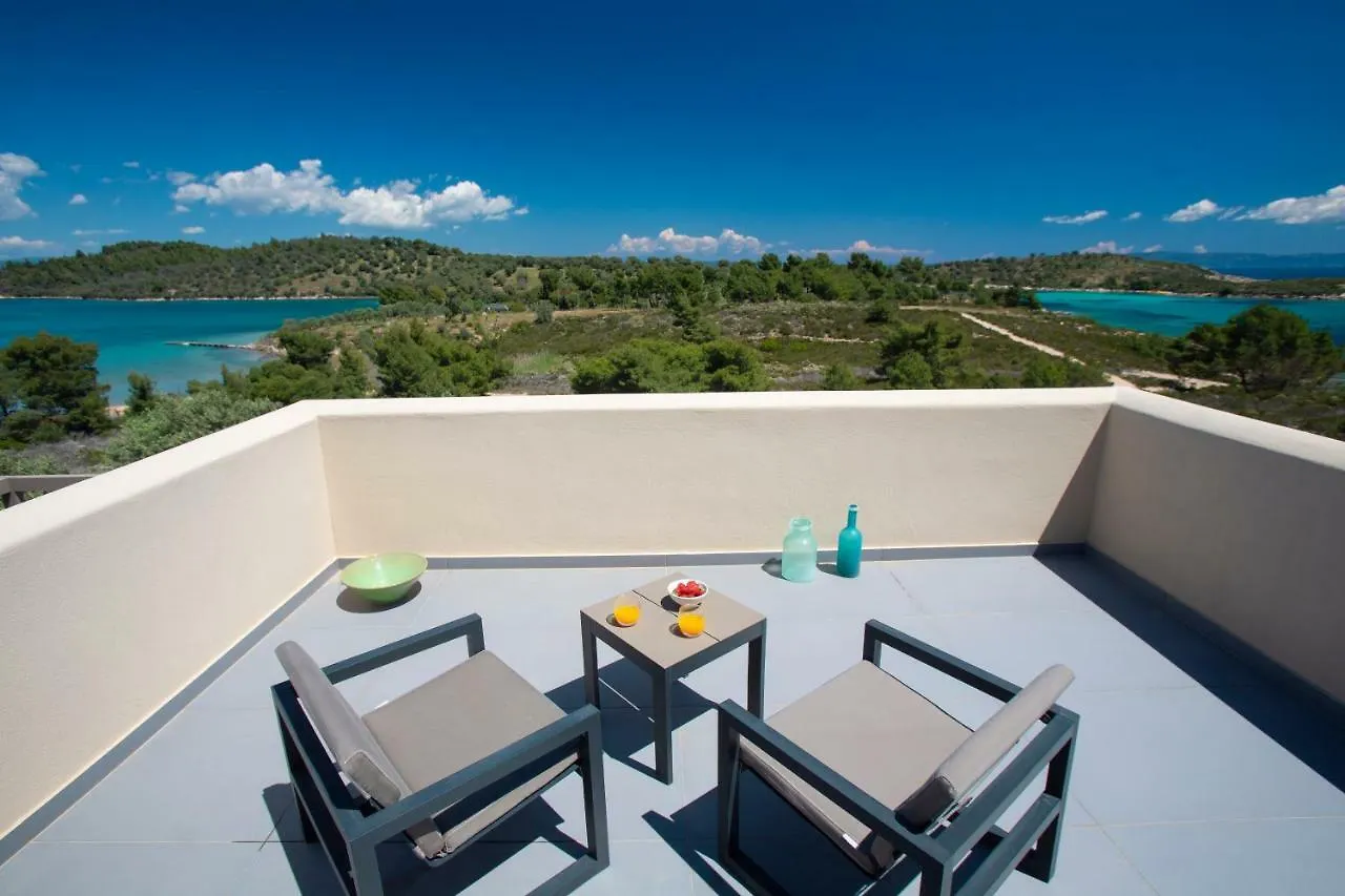 Boutique Hotel Diaporos Island - Treasure Cove 니키티