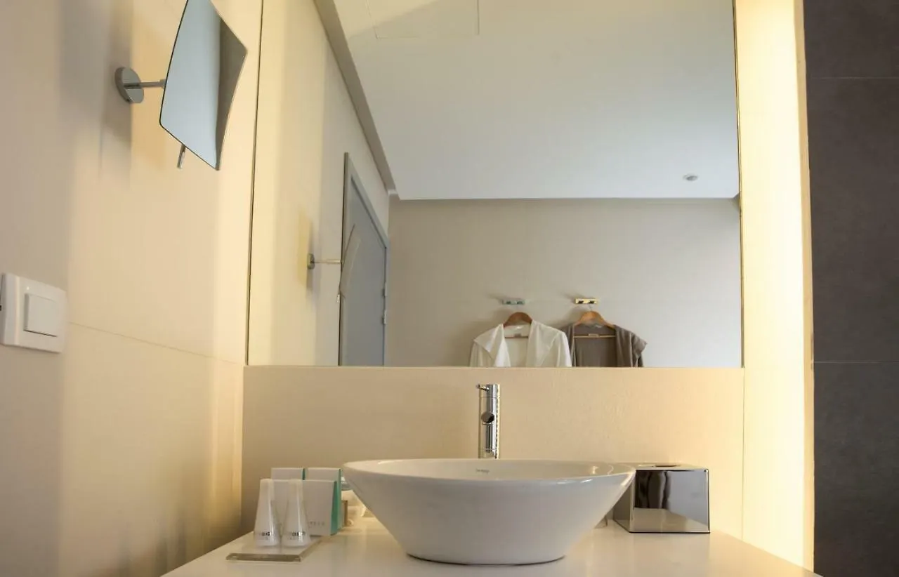 Boutique Hotel Diaporos Island - Treasure Cove 니키티 그리스
